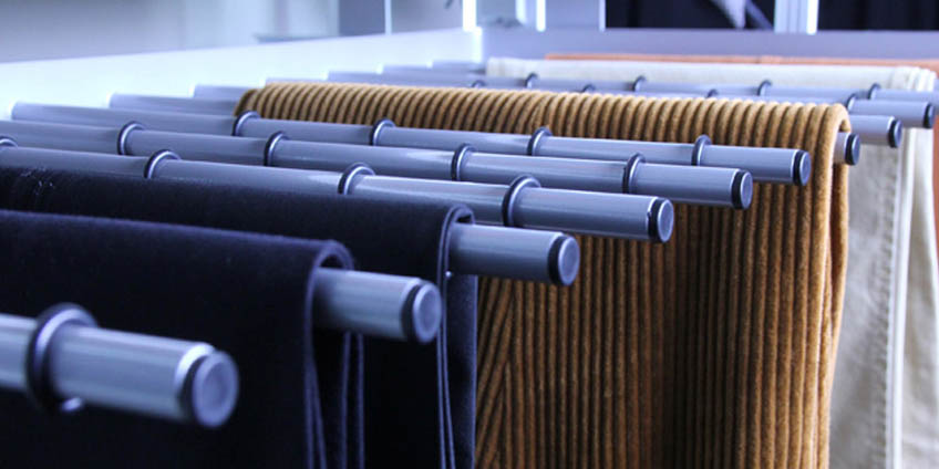 Ausziehbarer Hosenhalter von FRANK Schranksysteme Entdecken Sie unsere ausziehbaren Hosenhalter für begehbare Kleiderschränke und Ankleidezimmer von FRANK Schranksysteme