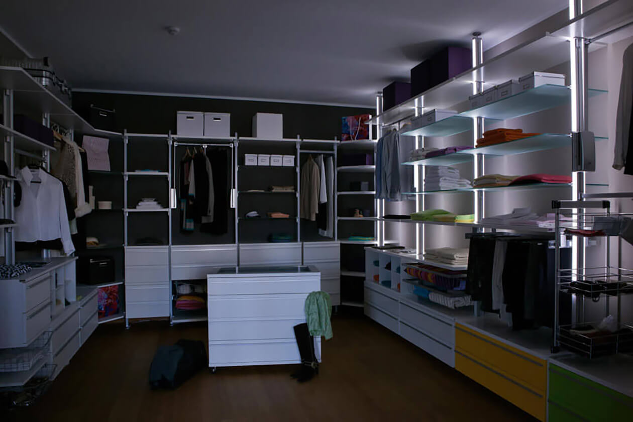 LED rechts vorne & hinten an