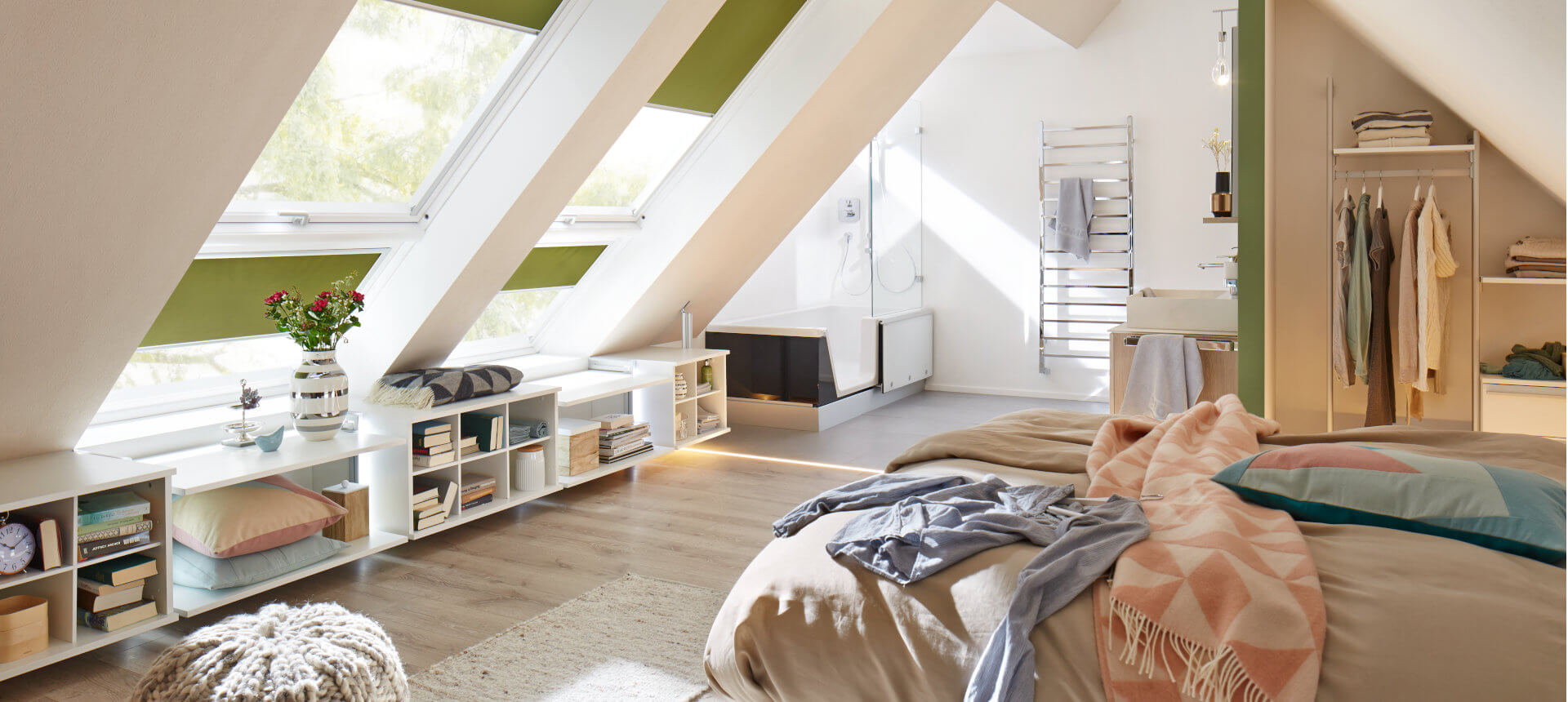 An Dachschräge angepasste Schränke ohne Türen Schranksysteme unter der Dachschräge in Mansarde in modularer Bauweise zur Befestigung ohne Türen - weiß, modern, luftig frisch